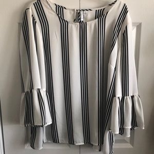 ELLE XXL black and white bell sleeve blouse